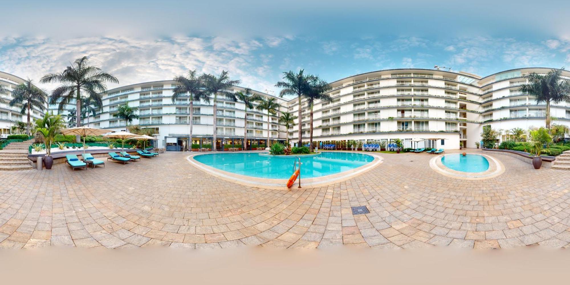 فندق ومركز مؤتمرات راديسون بلو كيغالي المظهر الخارجي الصورة The pool at the hotel